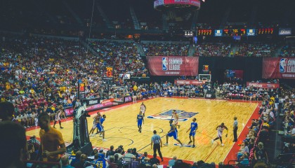 开云体育在线登入-青春足球训练营吸引大量青少年热情参与，青年足球训练计划方案